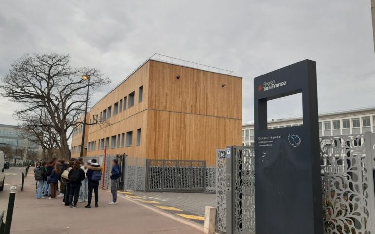 Embuscade devant le lycée Monod de Clamart : quatre élèves blessés