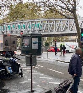 « J’ai vu un gars s’écrouler » : deux hommes grièvement blessés après une altercation au couteau à La Chapelle