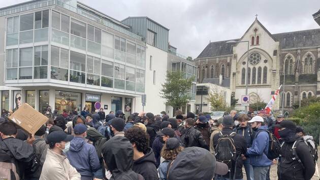 Malgré l’interdiction du maire, des manifestants se rassemblent à Vertou contre la réunion du RN