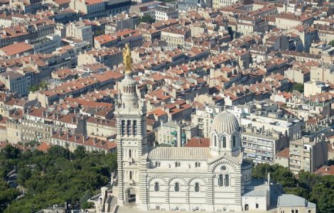 INFO BFM MARSEILLE PROVENCE. Trois hommes s'introduisent à Notre-Dame-de-la-Garde et volent l'argent des offrandes