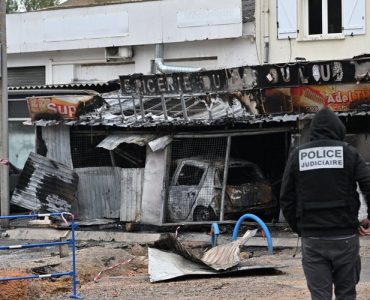 Un incendie criminel fait deux morts dans une épicerie de nuit à Montpellier : le gérant et un automobiliste qui a tenté de le sauver