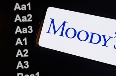 Dette publique : l'agence Moody's dégrade la note souveraine de la France d'un cran