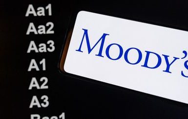 Dette publique : l'agence Moody's dégrade la note souveraine de la France d'un cran