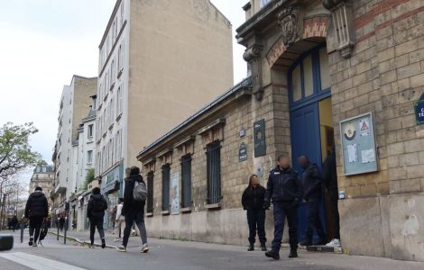 Paris : un jeune blessé au couteau aux abords d’un lycée du XVIe arrondissement