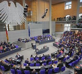 Allemagne : la droite et l'extrême droite adoptent ensemble un texte anti-immigration