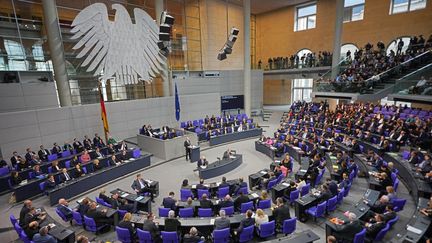 Allemagne : la droite et l'extrême droite adoptent ensemble un texte anti-immigration