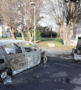 Nuit du Nouvel An : 984 véhicules incendiés et 420 interpellations en France, selon le ministère de l'Intérieur