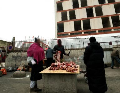 De la viande découpée et vendue sur le trottoir : à Vitry, la boucherie clandestine fait le plein de clients