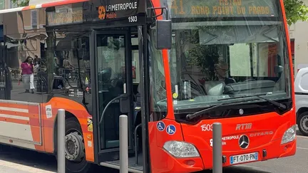 À Marseille, un conducteur de bus grièvement blessé à coups de batte de baseball par un voyageur à qui il avait demandé de ne pas fumer