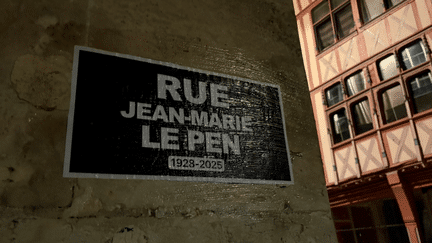 Des rues "Jean-Marie Le Pen" collées dans la nuit à Rouen, la mairie fait un signalement au procureur