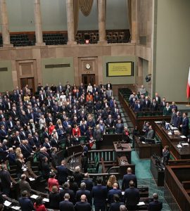 Polish MPs pass bill to suspend right to asylum