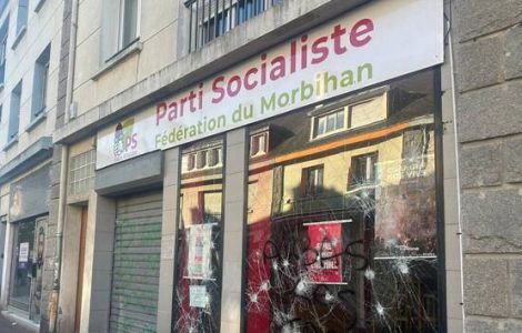 À Lorient, un local du Parti socialiste dégradé en marge d’une manifestation contre l’extrême droite